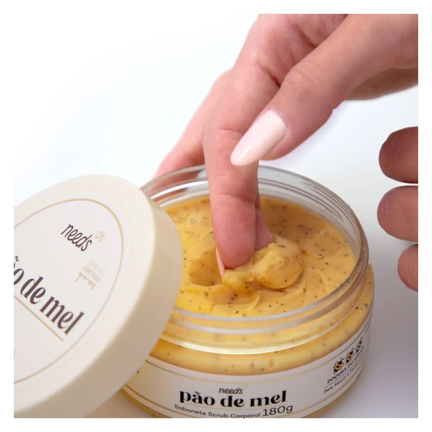 Needs Kit Sabonete Esfoliante Scrub Corporal Pão de Mel 180g + Esponja Vegetal